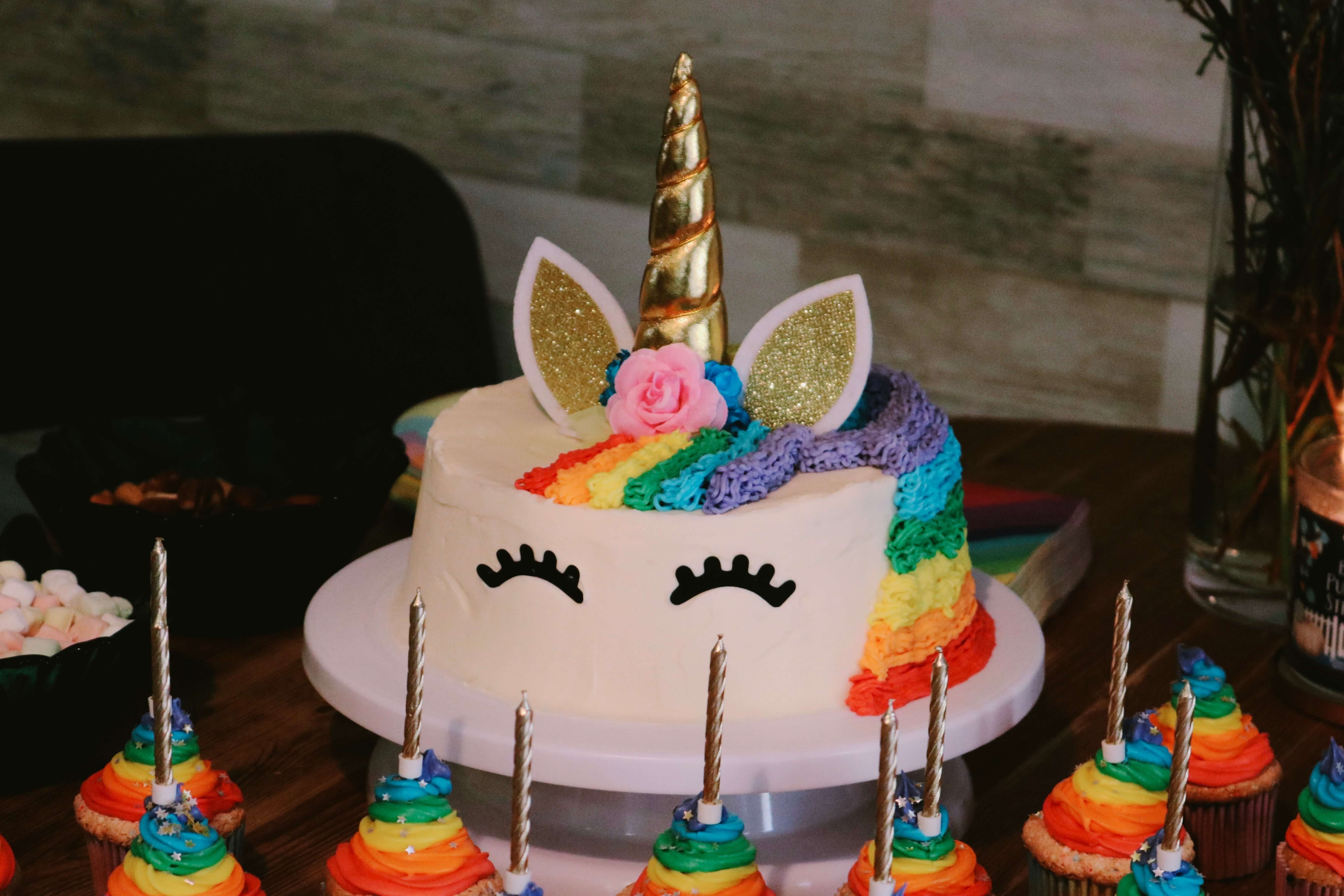 tårta på unicorn kalas